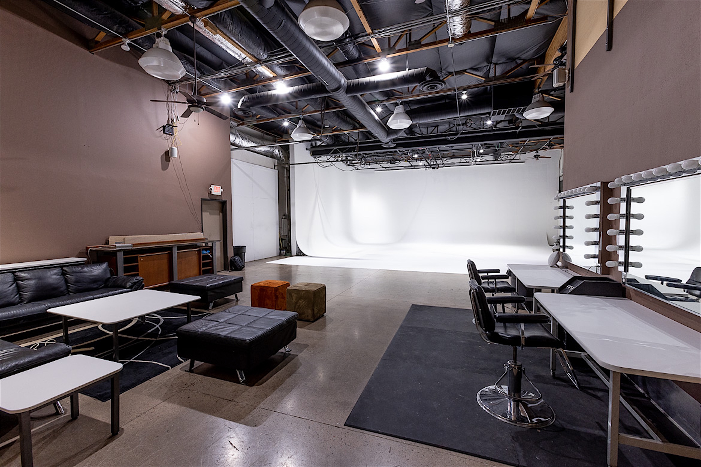 Production stage and support spaces at Loft 19